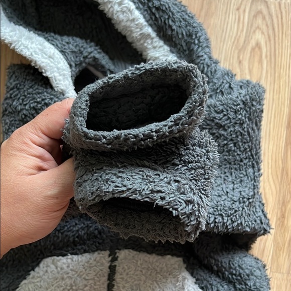 Patagonia Gray and Cream Fleece Fox Jacket Baby Furry Friends Hoody - Picture 10 of 10